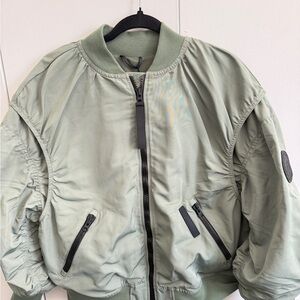 Authentic Canada Goose Huli Bomber Tidal Green